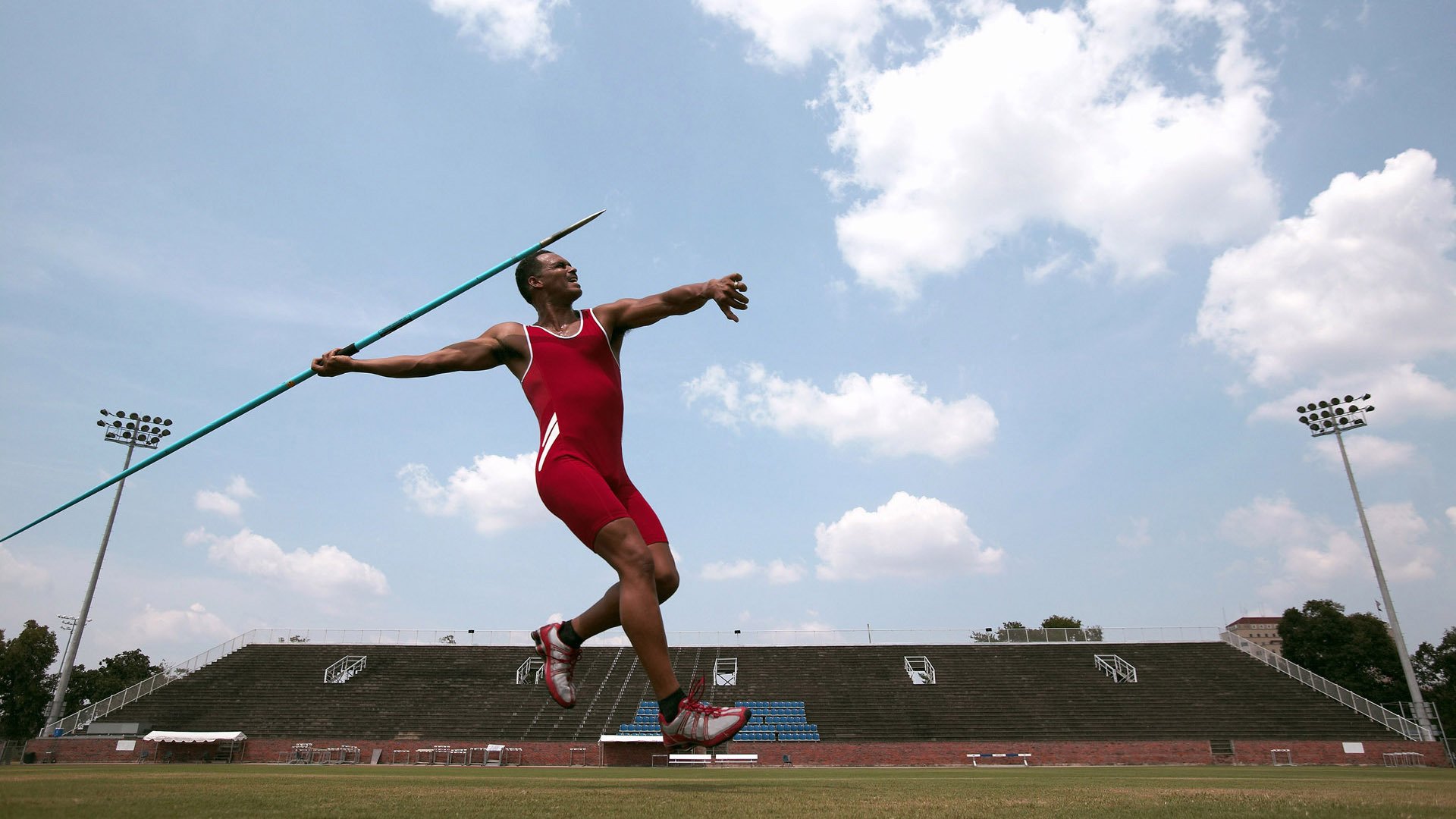 冠军冲刺阶段保持高效率划水，冲刺冠军的口号